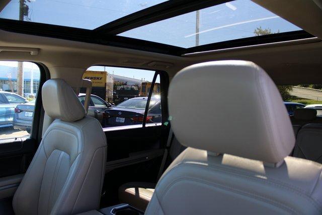 Photo of 2023 Blue Metallic Ford Expedition