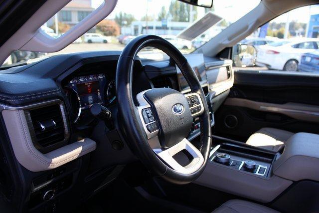Photo of 2023 Blue Metallic Ford Expedition