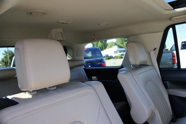 Photo of 2023 Blue Metallic Ford Expedition