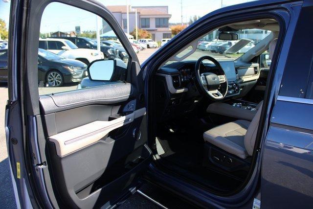 Photo of 2023 Blue Metallic Ford Expedition