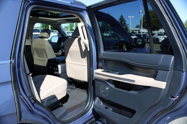 Photo of 2023 Blue Metallic Ford Expedition