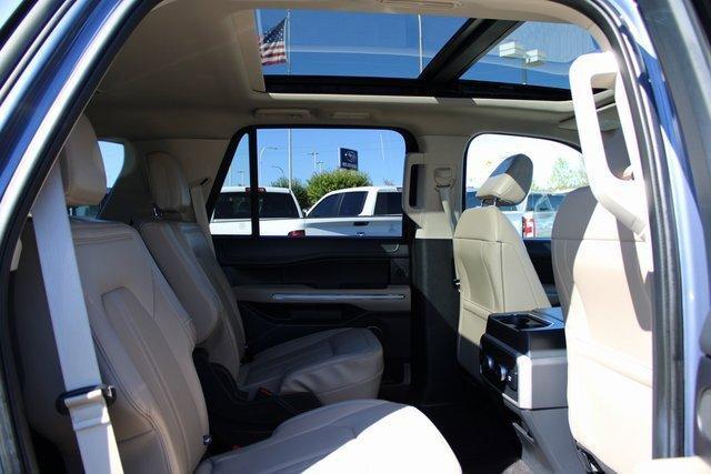 Photo of 2023 Blue Metallic Ford Expedition