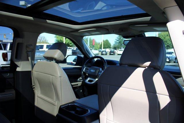 Photo of 2023 Blue Metallic Ford Expedition