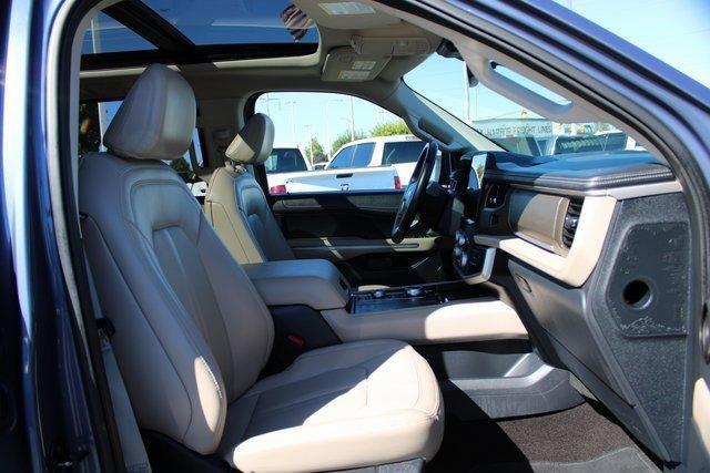 Photo of 2023 Blue Metallic Ford Expedition