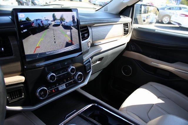 Photo of 2023 Blue Metallic Ford Expedition