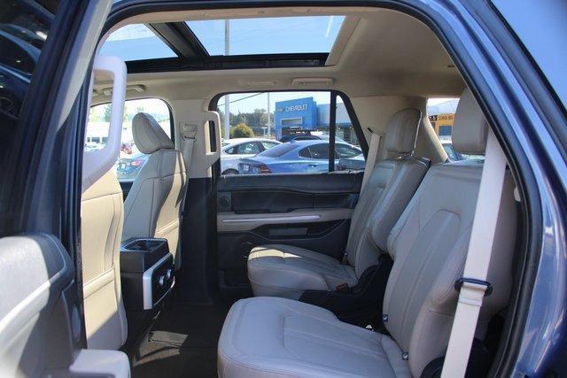 Photo of 2023 Blue Metallic Ford Expedition