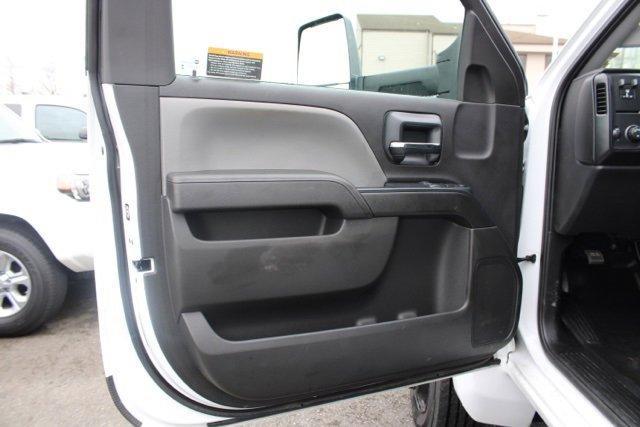 Photo of 2022 White Chevrolet Silverado 1500