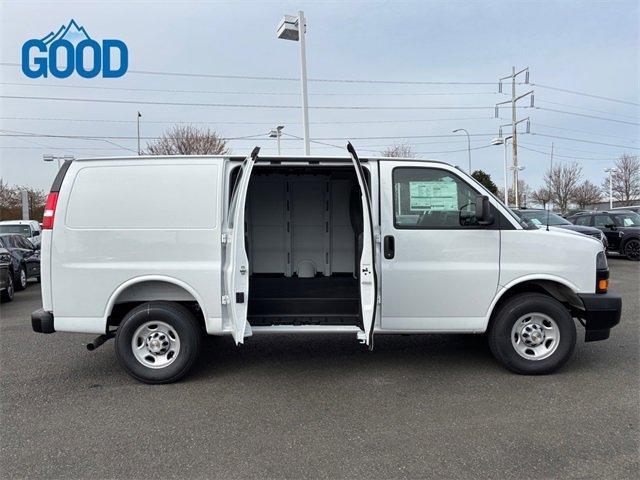 Photo of 2025 Summit White Chevrolet Express 2500