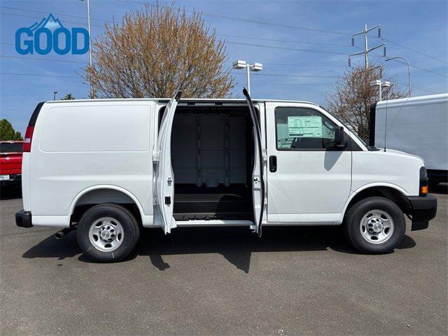 Photo of 2025 Summit White Chevrolet Express 2500