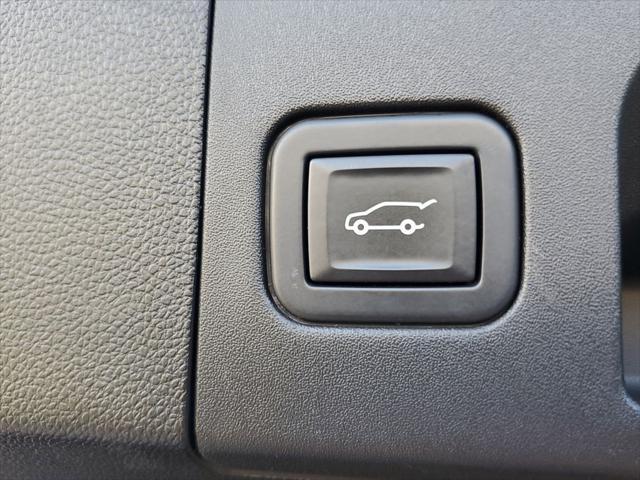 Photo of 2022 Radiant Silver Metallic Cadillac XT4