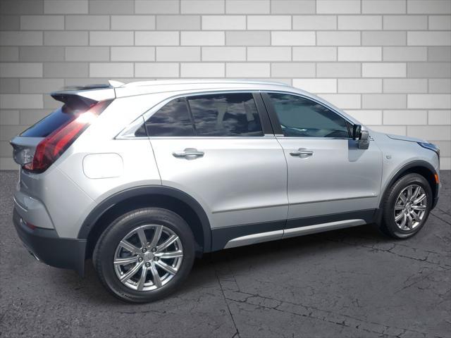 Photo of 2022 Radiant Silver Metallic Cadillac XT4
