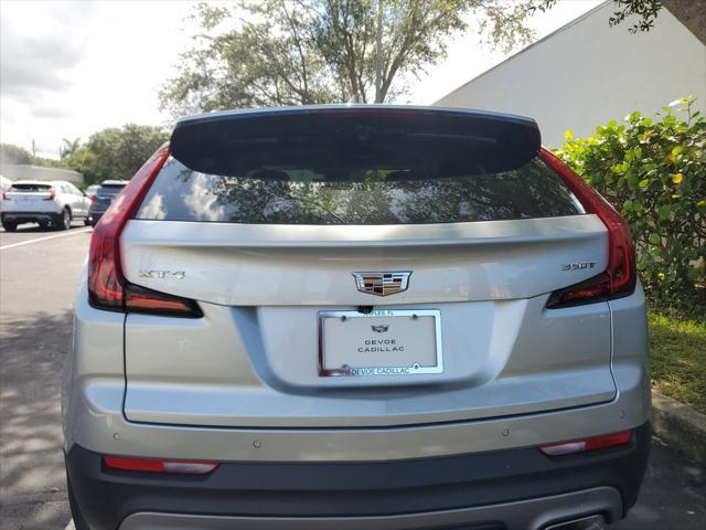 Photo of 2022 Radiant Silver Metallic Cadillac XT4