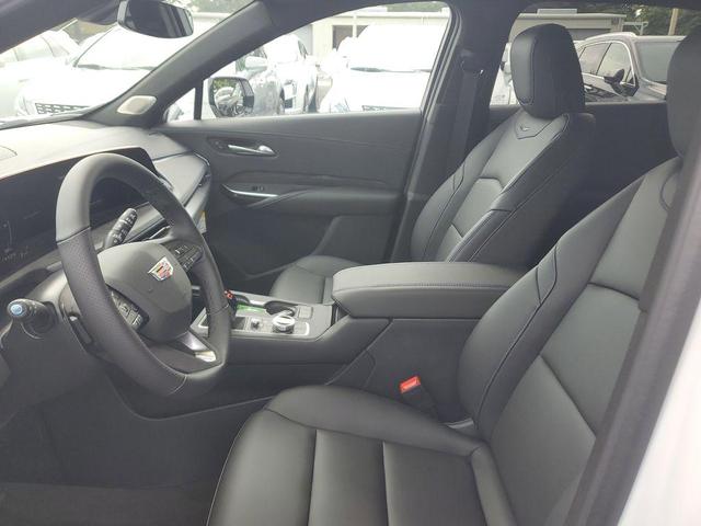Photo of 2025 Crystal White Tricoat Cadillac XT4