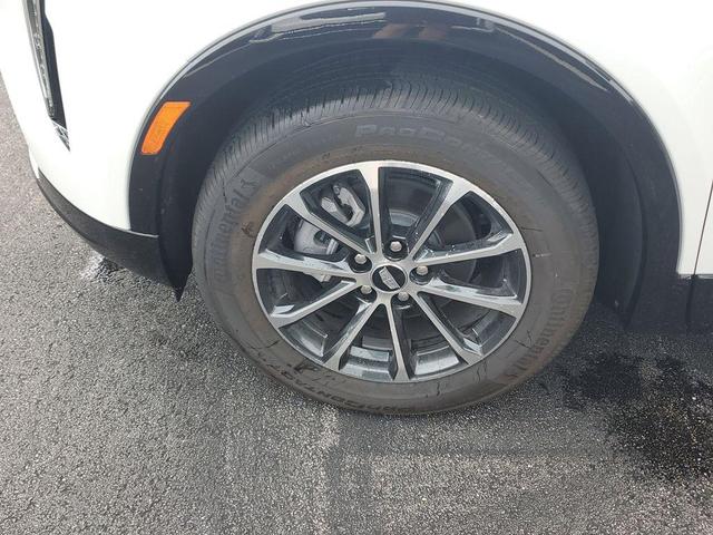 Photo of 2025 Crystal White Tricoat Cadillac XT4