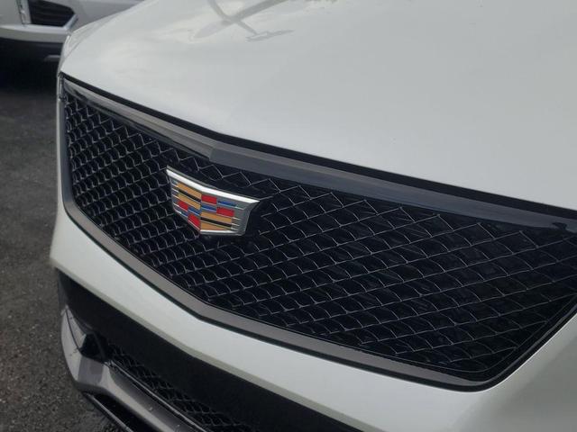 Photo of 2025 Crystal White Tricoat Cadillac XT4