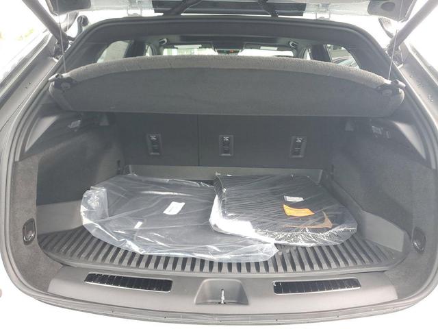Photo of 2025 Crystal White Tricoat Cadillac XT4