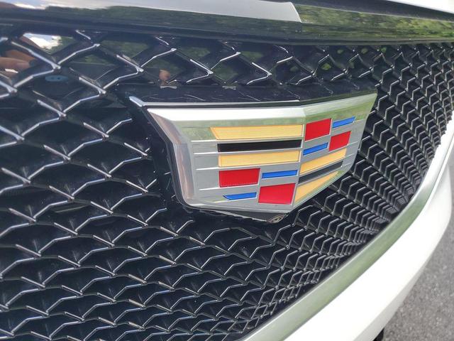 Photo of 2025 Crystal White Tricoat Cadillac XT6