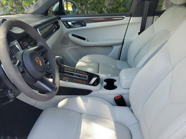 Photo of 2023 Argent Silver Metallic Porsche Macan