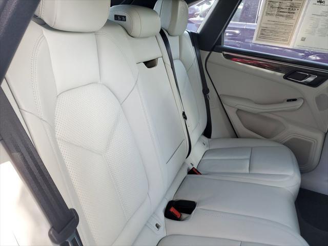Photo of 2023 Argent Silver Metallic Porsche Macan