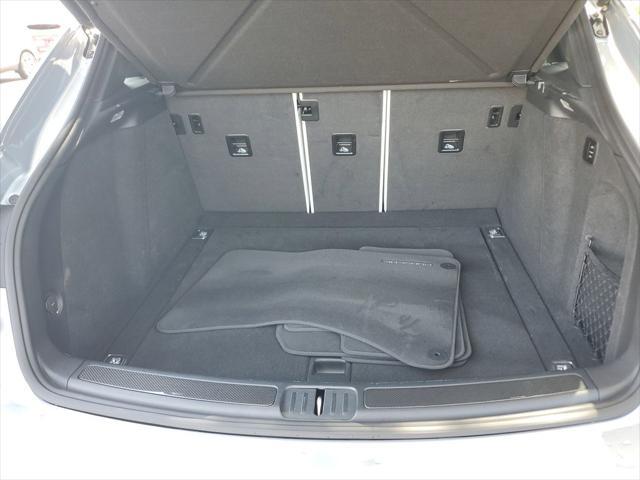 Photo of 2023 Argent Silver Metallic Porsche Macan