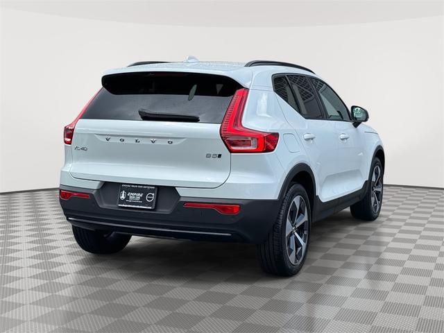 Photo of 2023 Crystal White Volvo XC40