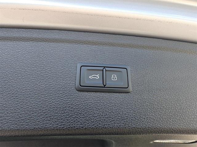 Photo of 2025 Florett Silver Metallic Audi Q5