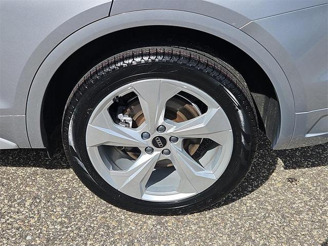 Photo of 2025 Florett Silver Metallic Audi Q5