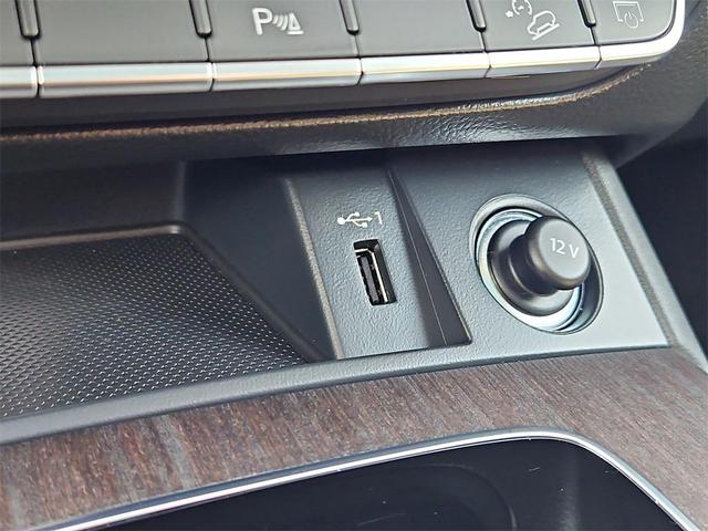 Photo of 2025 Florett Silver Metallic Audi Q5