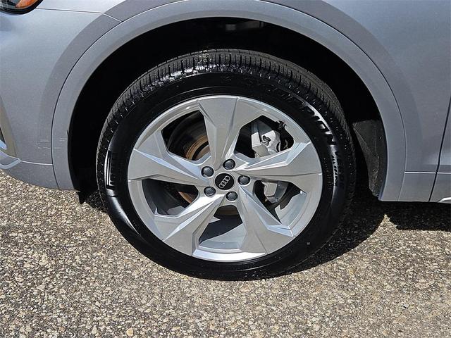 Photo of 2025 Florett Silver Metallic Audi Q5
