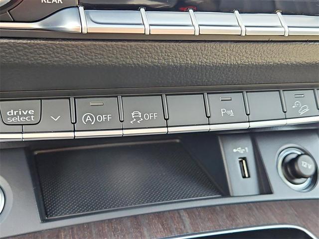 Photo of 2025 Florett Silver Metallic Audi Q5