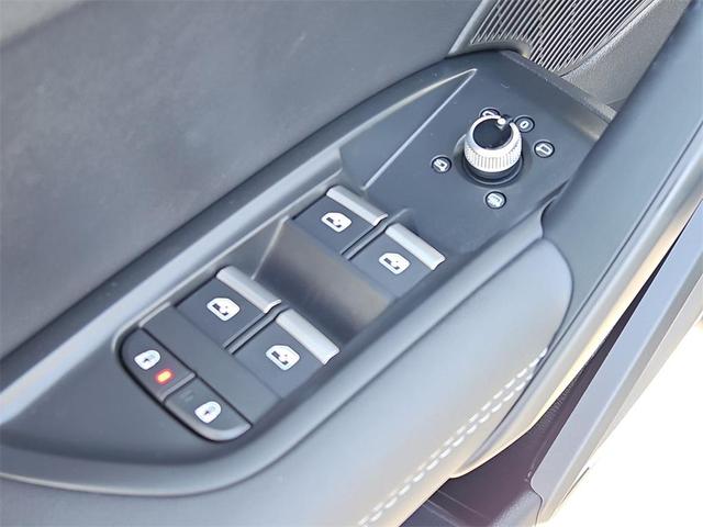 Photo of 2025 Florett Silver Metallic Audi Q5