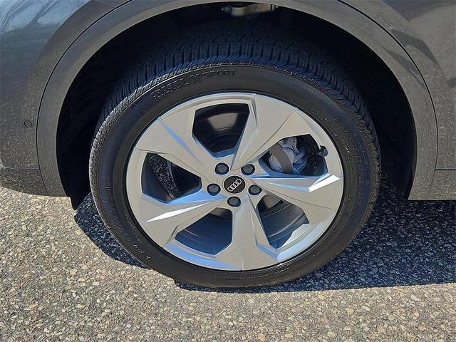 Photo of 2022 Gray Audi Q5
