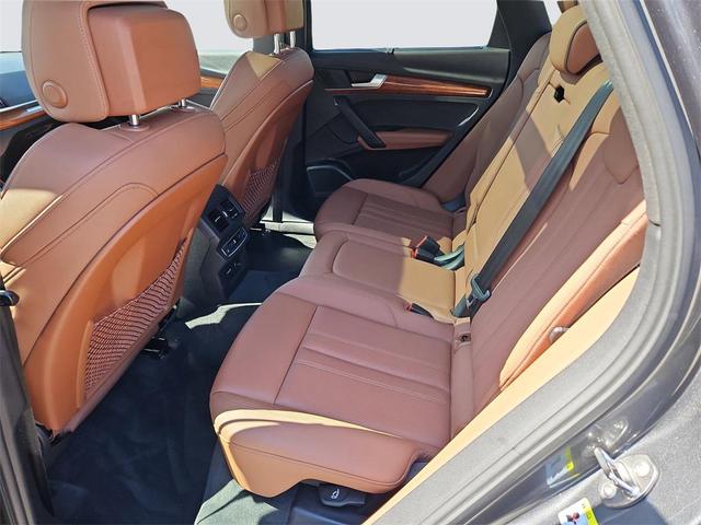 Photo of 2022 Gray Audi Q5