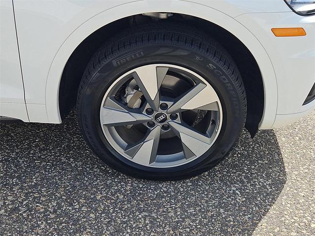 Photo of 2020 Ibis White Audi Q5