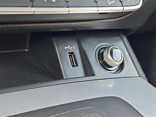 Photo of 2020 Ibis White Audi Q5