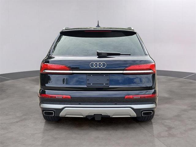 Photo of 2025 Mythos Black Metallic Audi Q7