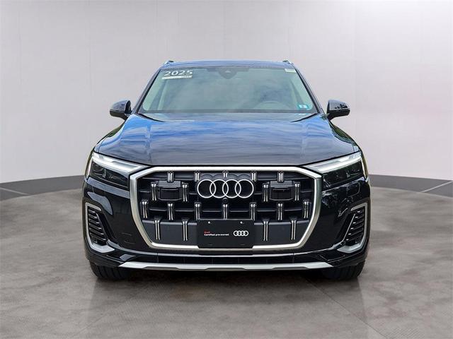 Photo of 2025 Mythos Black Metallic Audi Q7