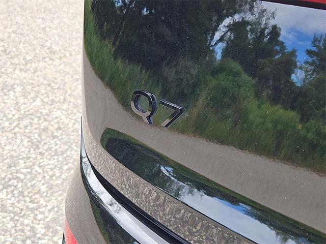 Photo of 2025 Mythos Black Metallic Audi Q7