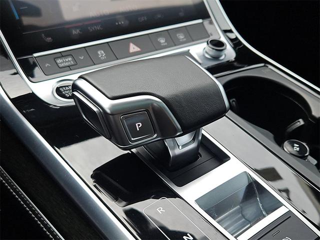 Photo of 2025 Mythos Black Metallic Audi Q7