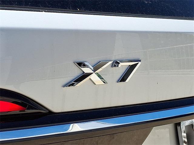 Photo of 2026 Mineral White Metallic BMW X7