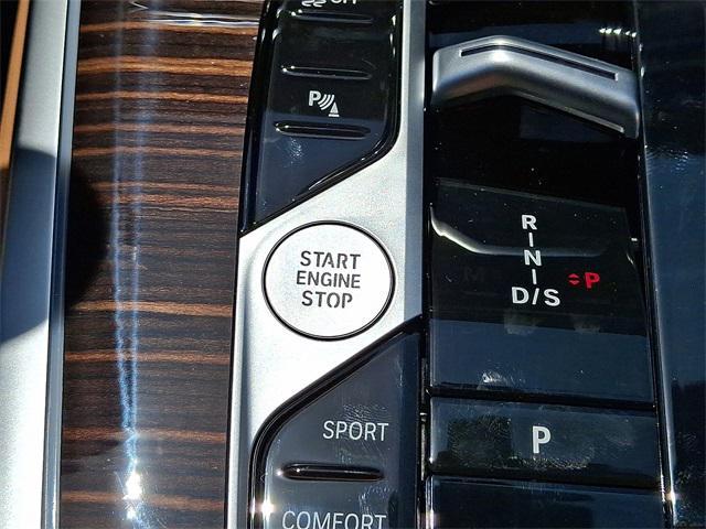 Photo of 2026 Mineral White Metallic BMW X7