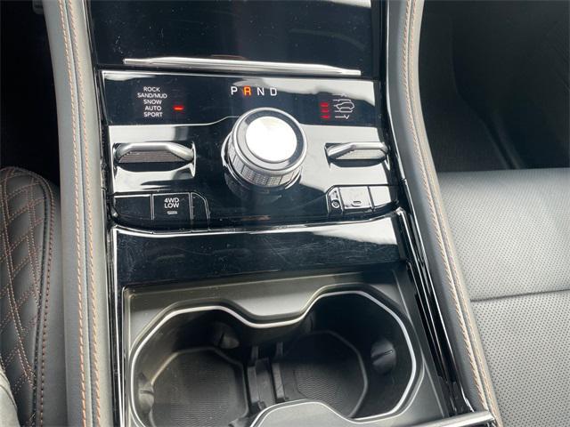 Photo of 2024 Bright White Clearcoat Jeep Grand Cherokee L