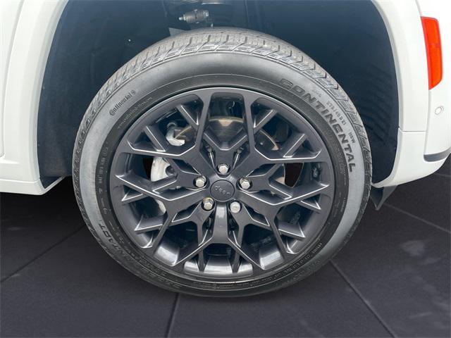 Photo of 2024 Bright White Clearcoat Jeep Grand Cherokee L