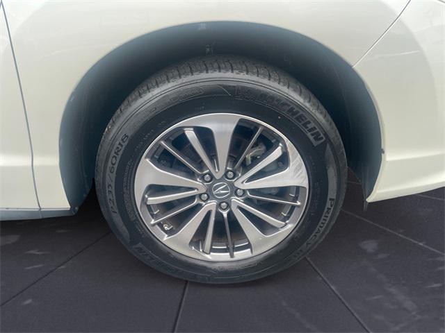 Photo of 2017 White Diamond Pearl Acura RDX