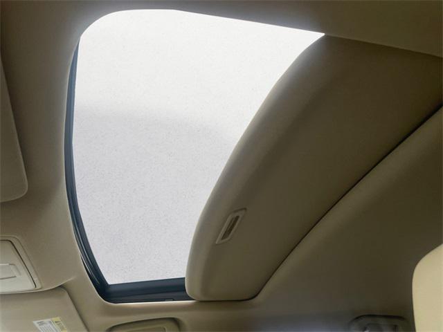 Photo of 2017 White Diamond Pearl Acura RDX