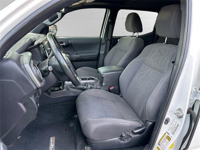 Photo of 2017 White Toyota Tacoma
