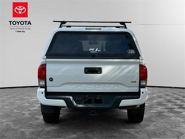 Photo of 2017 White Toyota Tacoma