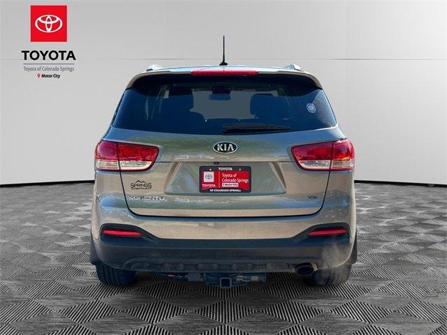 Photo of 2017 Titanium Silver Kia Sorento