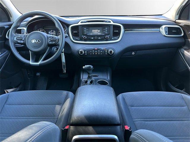 Photo of 2017 Titanium Silver Kia Sorento