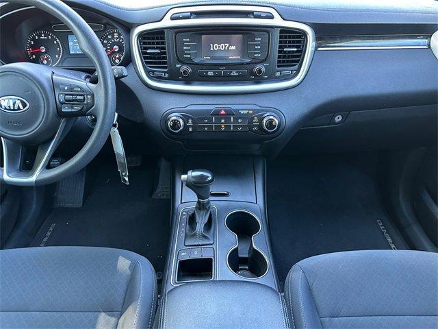 Photo of 2017 Titanium Silver Kia Sorento